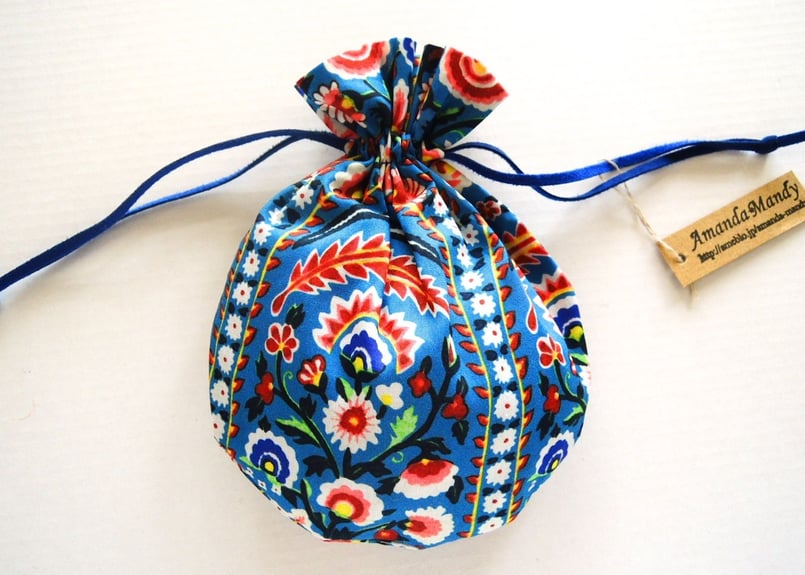 リバティキャンディ巾着・フォントラップ・ブルー | Amanda Mandy