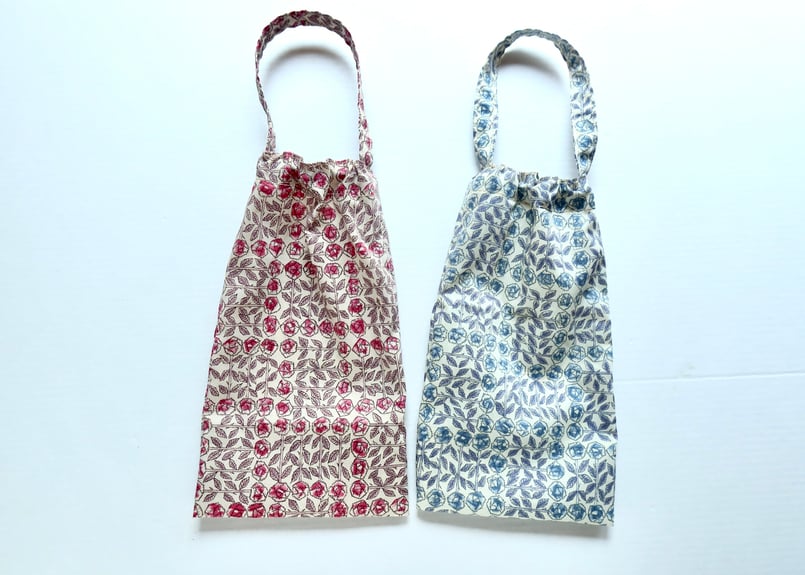 ペットボトルカバー・スリーピングローズ・ブルー（リバティプリント