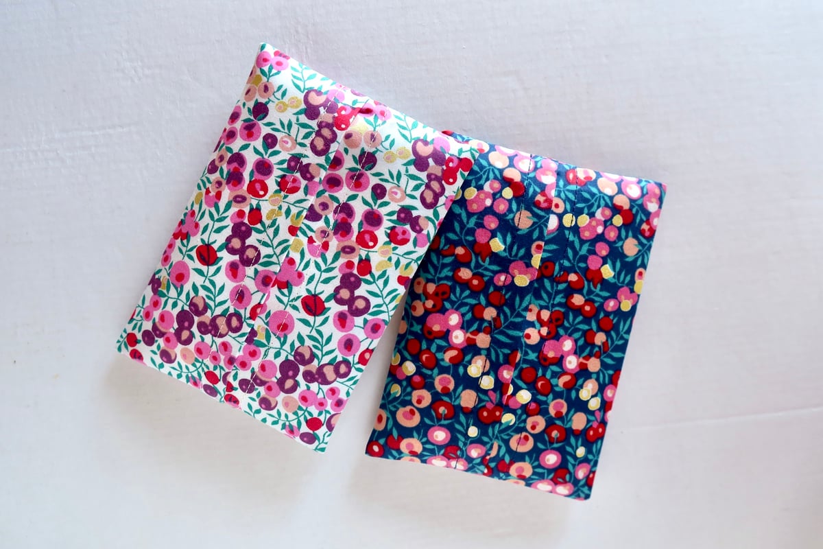 リバティ　ウィルトシャー　ティッシュケース☆ ティッシュケース ・ウィルトシャー・ホワイトピンクパープル