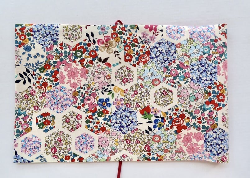 リバティ文庫サイズブックカバー・パッチワークストーリーズ | Amanda