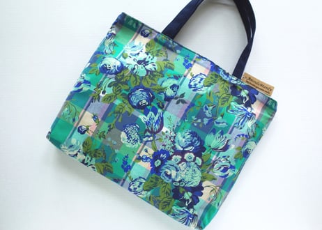 リバティ　リバーシブルトートバッグ　マジカルブーケ・マドラスチェックグリーン（お客様レビューあり）