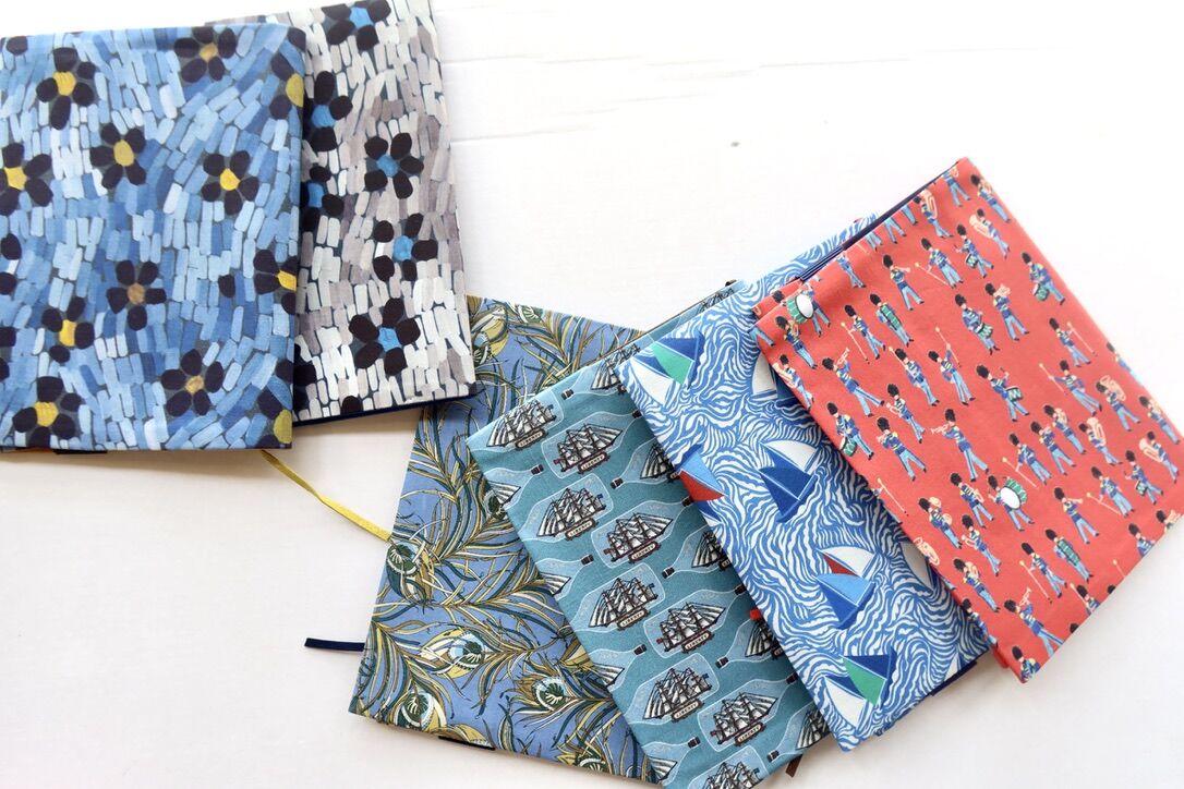 リバティ文庫サイズブックカバー・ミュージカルマーチ・レッド