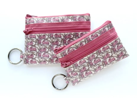 トコトコウォレット（S）・コットンテイル・ピンク（リバティプリント・ラミネート）