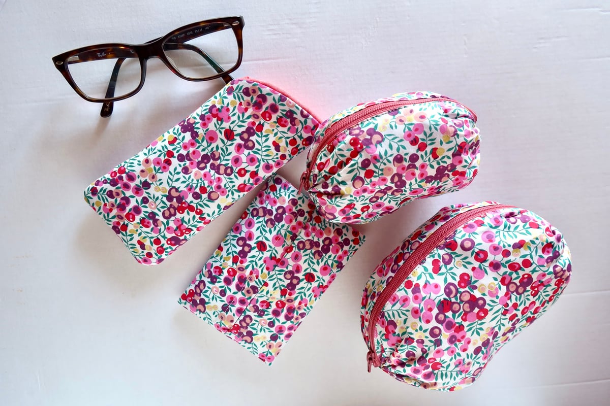 ティッシュケース ・ウィルトシャー・ホワイトピンクパープル