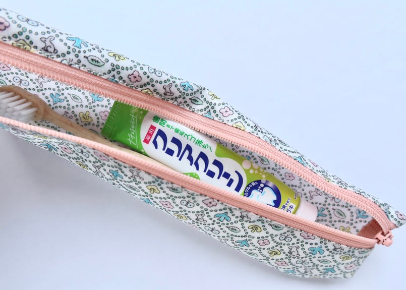 ハブラシポーチ・アデラジャベル・グリーン（リバティプリント