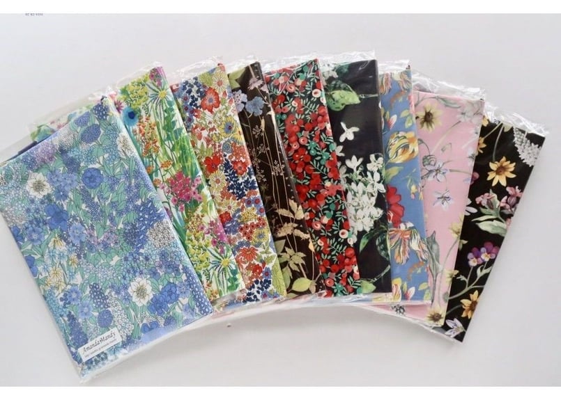 リバティブックカバー大・トレスコ・カラフル | Amanda Mandy