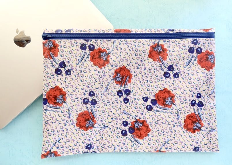 リバティラミネートA4ポーチ・ジュニパー・レッドブルー | Amanda Mandy