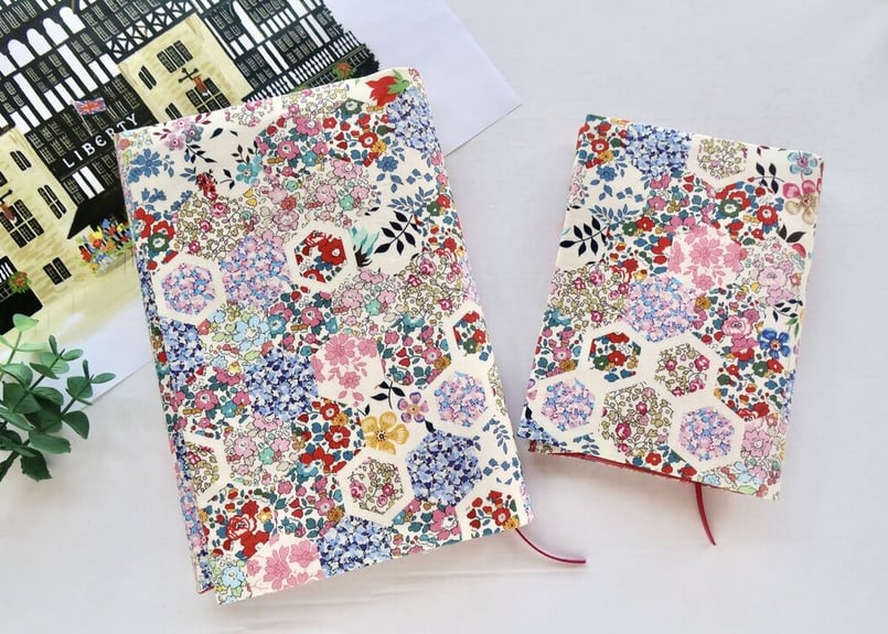 リバティ文庫サイズブックカバー・パッチワークストーリーズ | Amanda