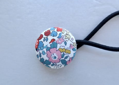ヘアゴム・パッチワーククラシック・ピンク（リバティプリント・リサイクルナイロンリップストップ）※お客様レビューあり