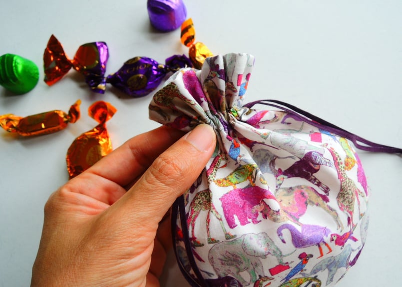 リバティキャンディ巾着・スモールスザンナ・カラフル | Amanda Mandy