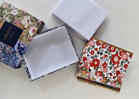 フローラルグリーティングカードセット（ロンドンリバティ百貨店からのお取り寄せ）