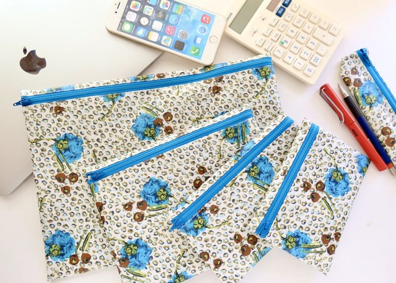 リバティラミネートA4ポーチ・ジュニパー・レッドブルー | Amanda Mandy