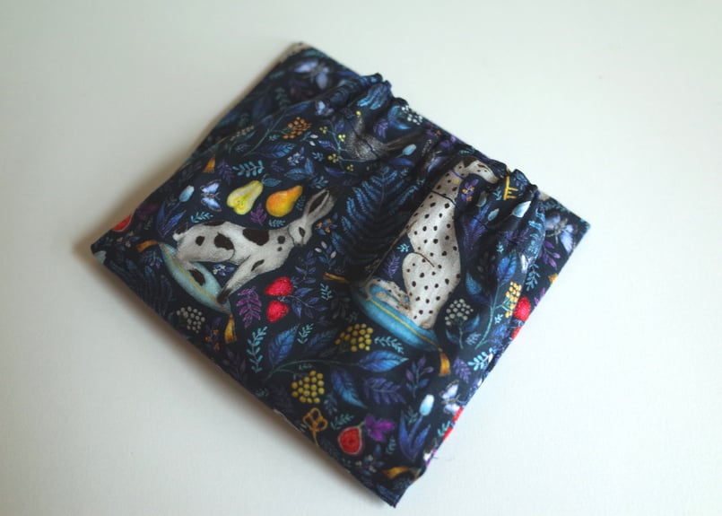 リバティペットボトルカバー（持ち手なし）キャサリンロウ・ネイビー