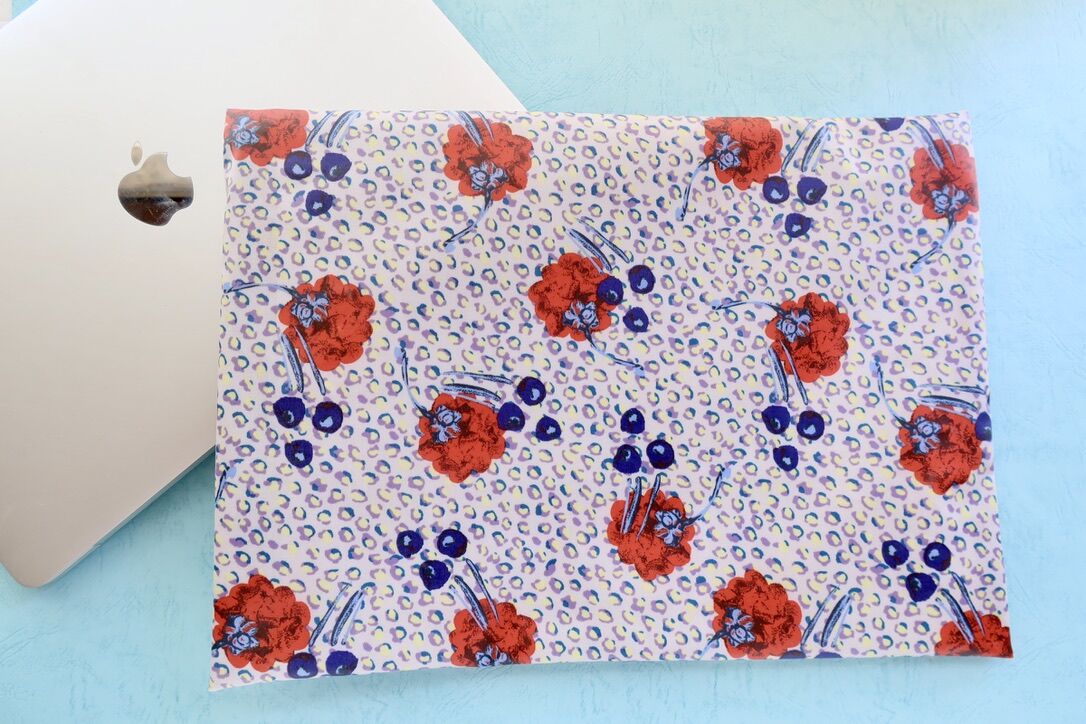 リバティラミネートA4ポーチ・ジュニパー・レッドブルー | Amanda Mandy