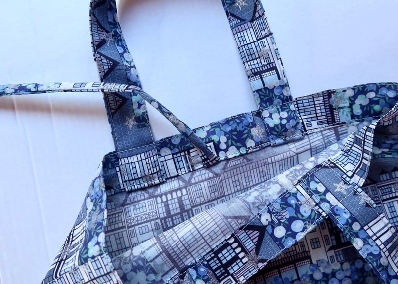 ロンドンリバティ限定柄】エアリーバッグ（ミニ）・チューダーベリー