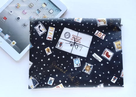 A5ポーチ・スタンプドウィズマジック・ブラック（ リバティプリント・ラミネート） ※お客様レビューあり