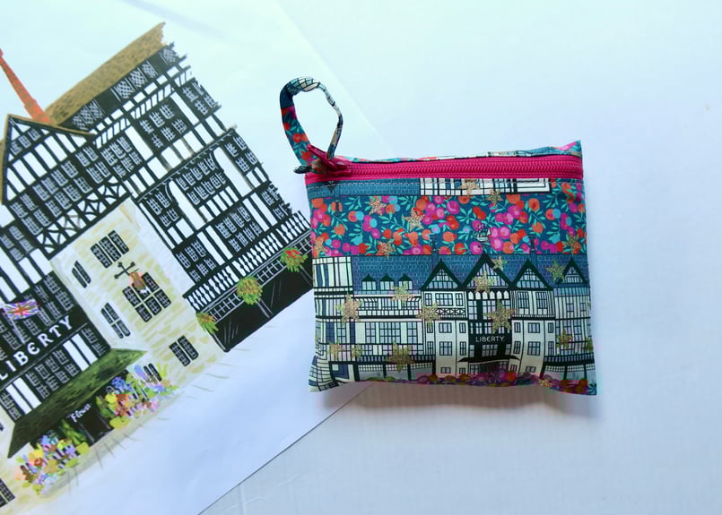 ロンドンリバティ限定柄】エアリーバッグ(M)・チューダーベリー・水色