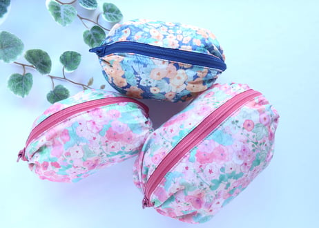 バルーンポーチ・ホリーホックス•ブルー（リバティプリント・タナローン）