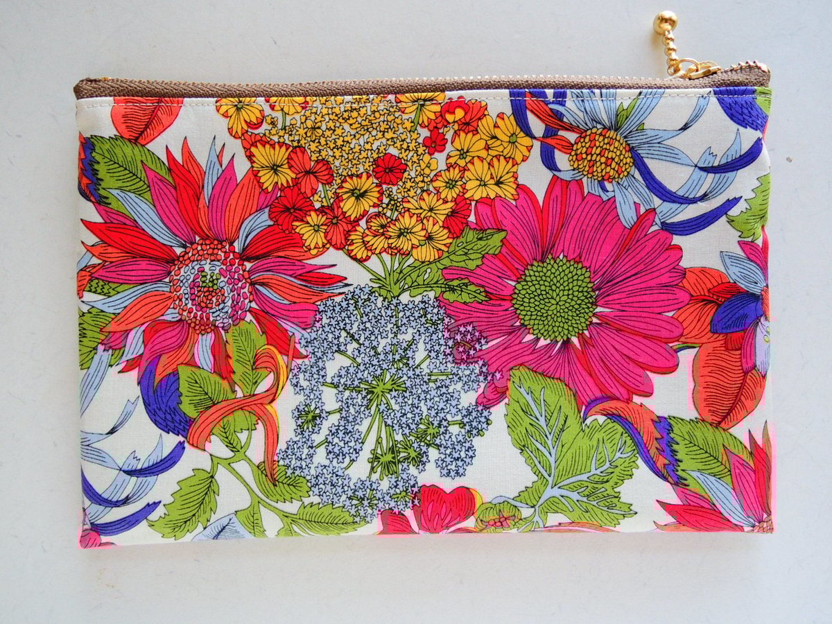 リバティ通帳ポーチ ・アンジェリカガーラ・ピンク | Amanda Mandy