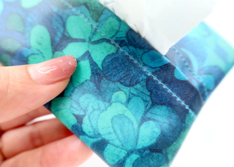 リバティ　カーズのティッシュケース☆ミニサイズ ティッシュケース ・カーズ・イエローグリーン（ネオンリバティ