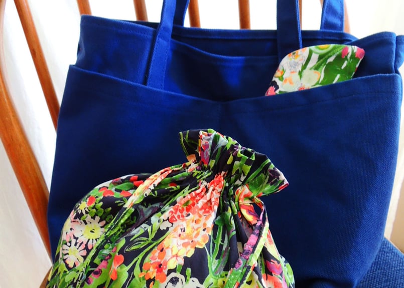 リバティトラベル巾着 キューフォーザズー ブルー | Amanda Mandy