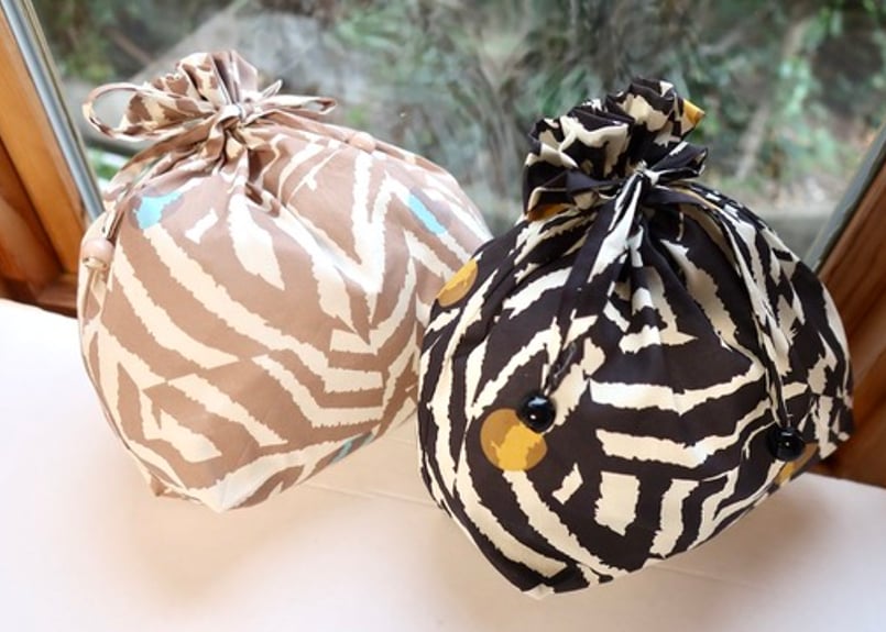 トラベル巾着・パッチワークゼブラ・ブラック（リバティプリント