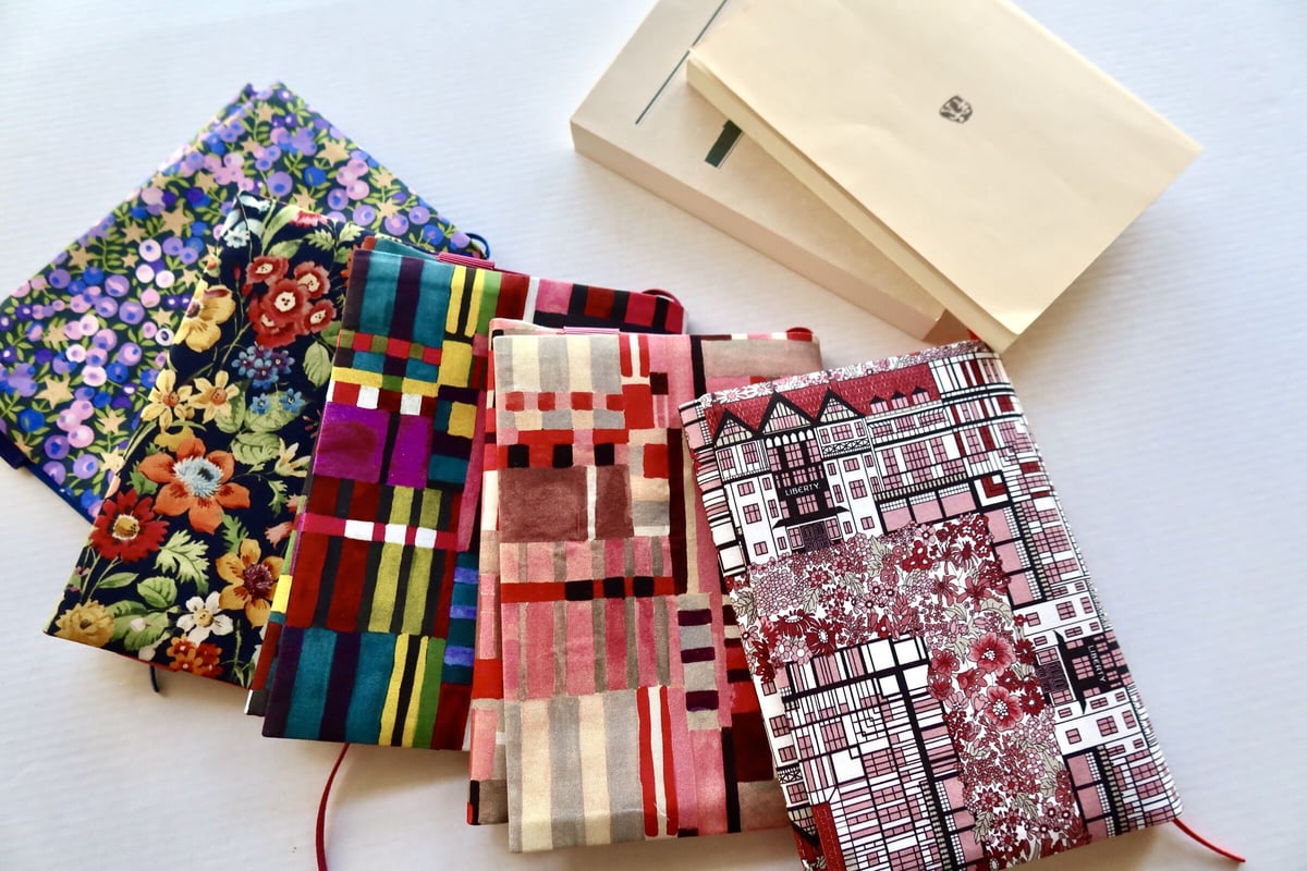 【ハンドメイド】ブックカバー　文庫本　リバティ 楽天市場】[受注後制作] リバティ ブックカバー 文庫本 ブック