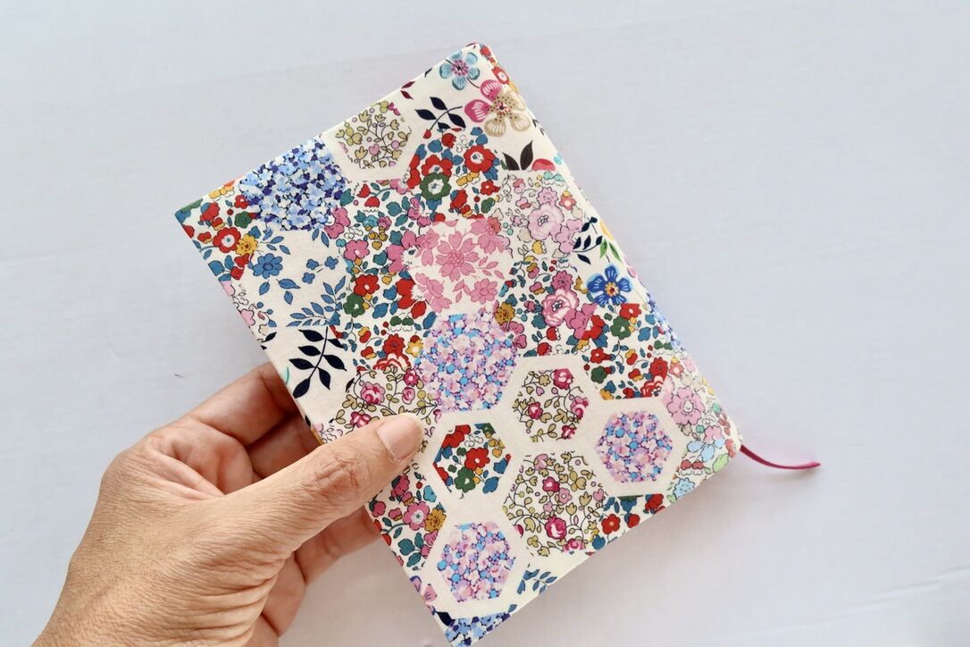 【ハンドメイド】ブックカバー　文庫本　リバティ 20241217183355_1_1.jpg