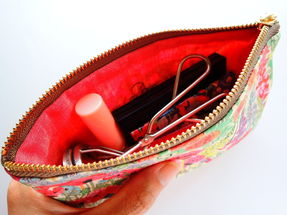 リバティ パスポートポーチ ・車柄（お客様レビューあり） | Amanda Mandy