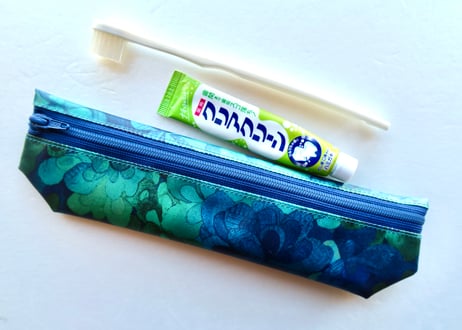 リバティ ラミネート コンパクトペンケース〈マーガレットアニ