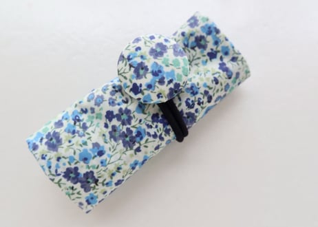 折りたたみ傘袋・フィービー（ブルー小花）（リバティプリント・ナイロンタフタ）（お客様レビューあり）