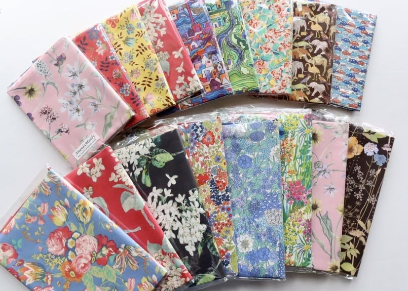 リバティブックカバー大・トレスコ・カラフル | Amanda Mandy