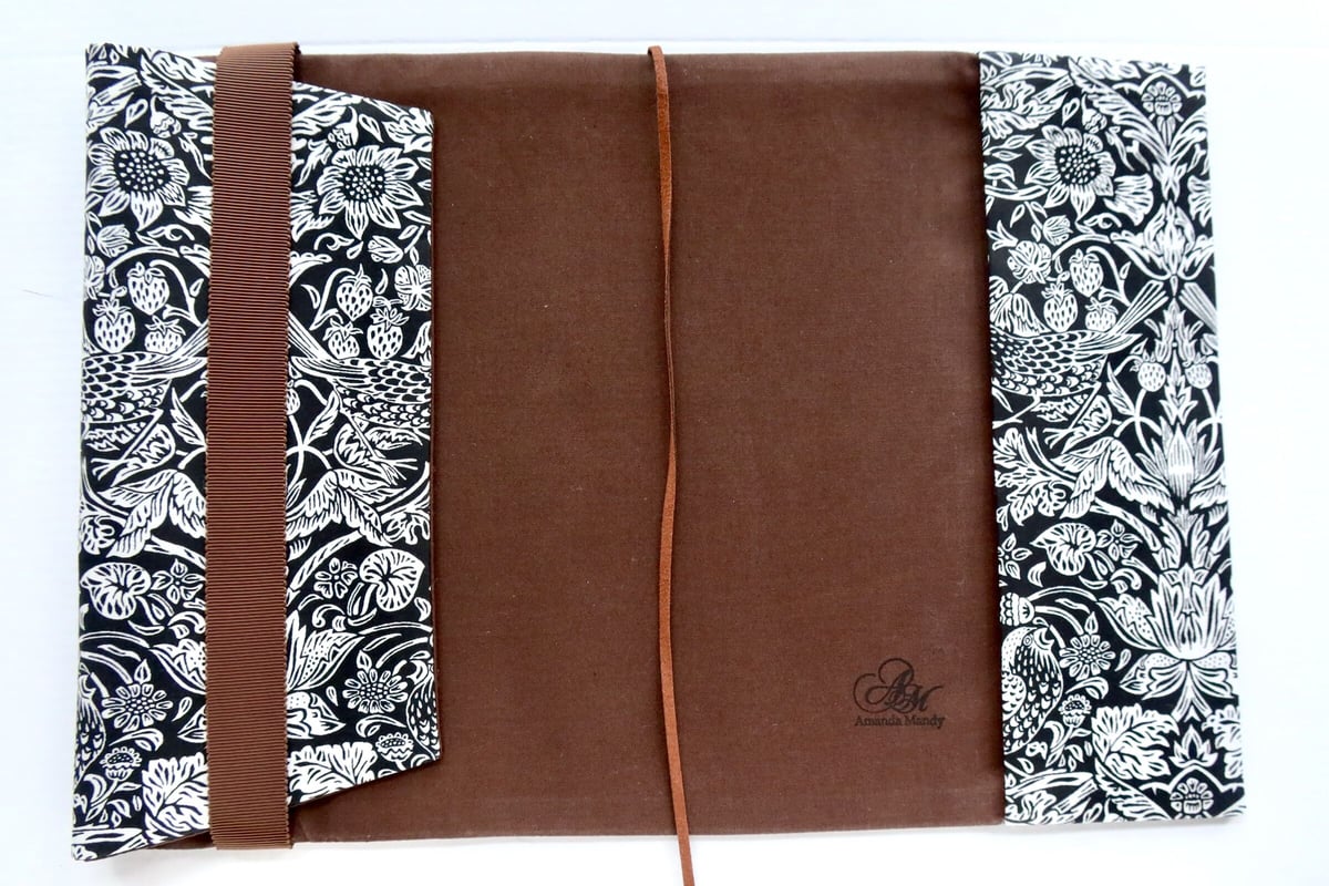 A5サイズブックカバー(手帳カバー）・ストロベリーメドウ・ブラック