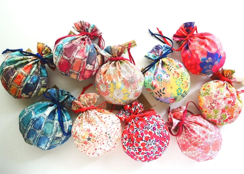 リバティキャンディ巾着・スモールスザンナ・カラフル | Amanda Mandy