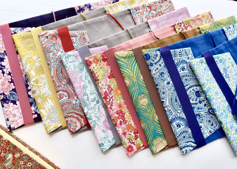 リバティブックカバー大・ストロベリーシーフ | Amanda Mandy