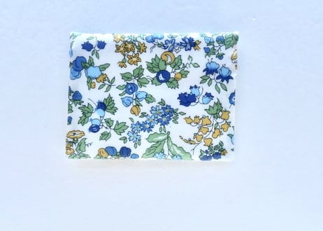 リバティラミネートポーチ（小）ナンシーアン・ブルー