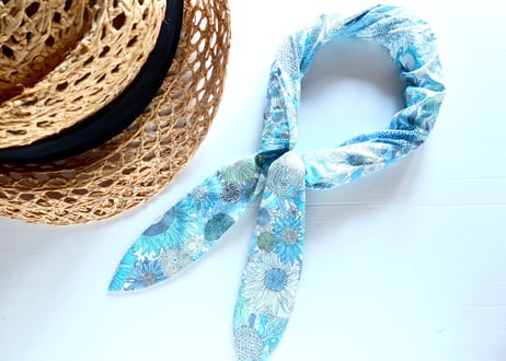 ネックリングカバー・ スモールスザンナ・水色（リバティプリントタナローン）