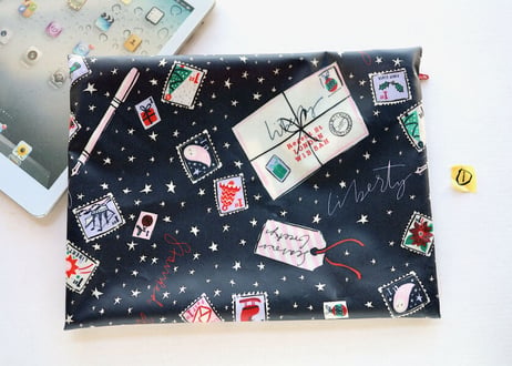 A5ポーチ・スタンプドウィズマジック・ネイビー（ リバティプリント・ラミネート）(お客様レビューあり）