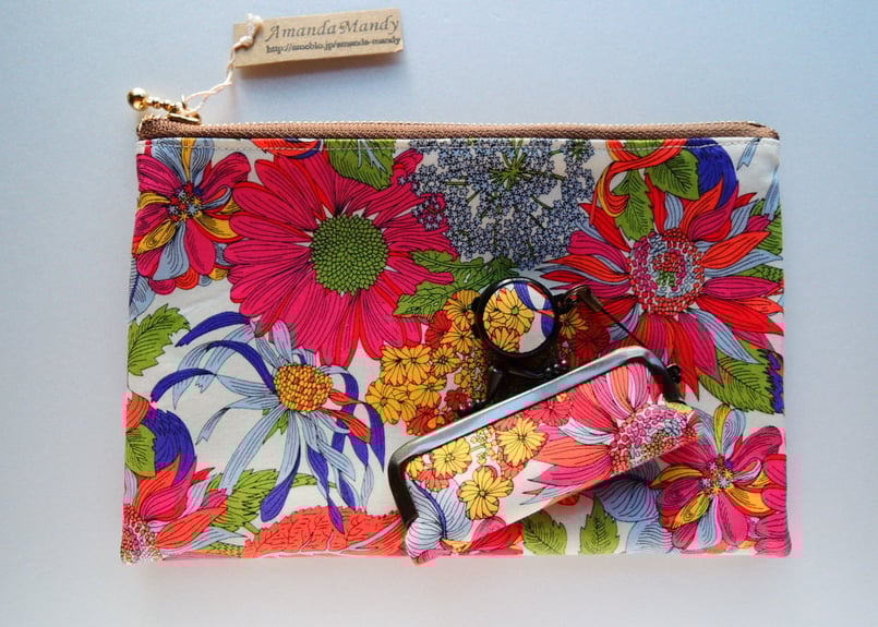 リバティ通帳ポーチ ・アンジェリカガーラ・ピンク | Amanda Mandy