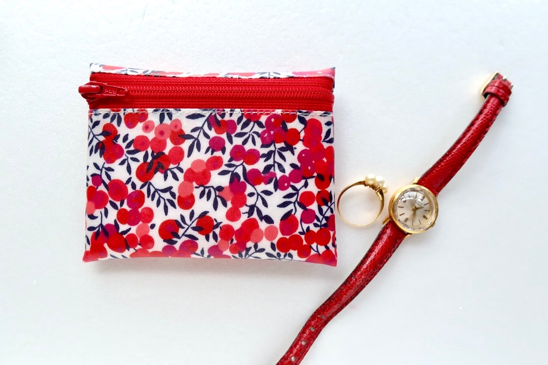 リバティ ネビュリー ポーチ コスメポーチ ラミネート リバティ ネビュリー ポーチ コスメポーチ ラミネート