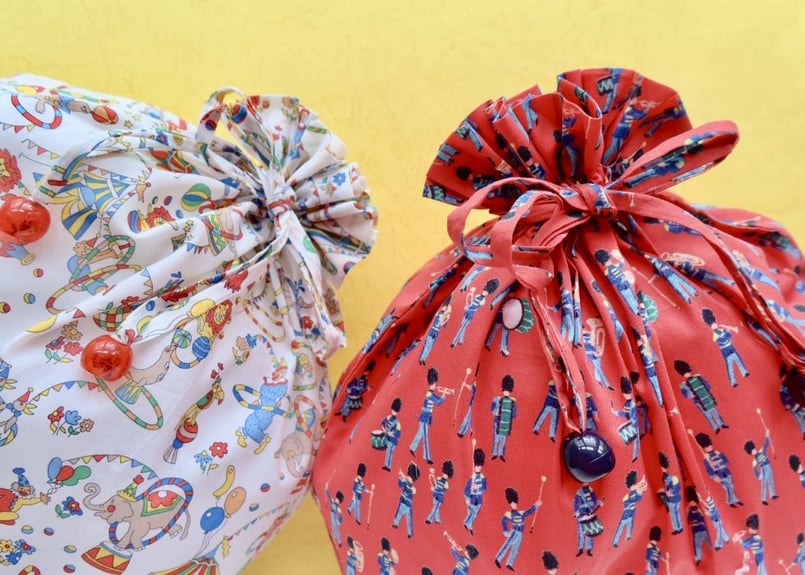 リバティトラベル巾着・アイザックスジュビリー（サーカス柄