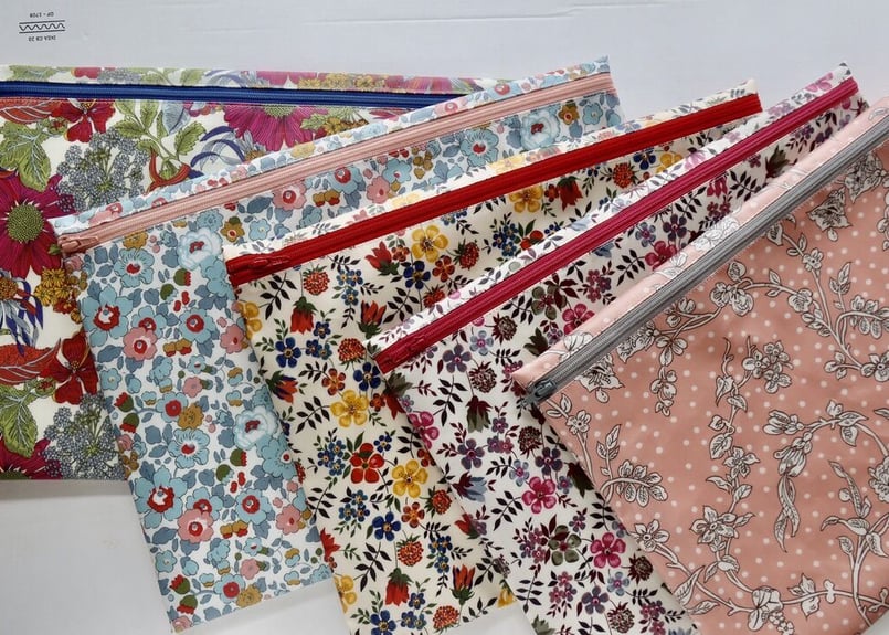 リバティラミネートA4ポーチ・マロリー・ピンク | Amanda Mandy