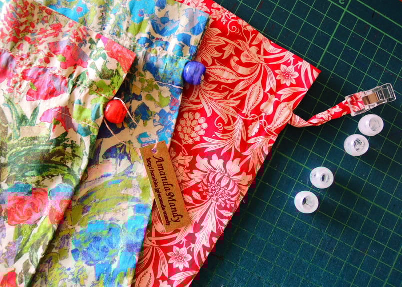 リバティトラベル巾着 スモールスザンヌ（カラフル） | Amanda Mandy