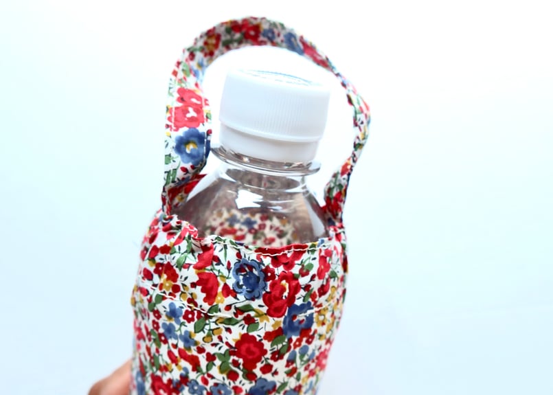 ペットボトルカバー　リバティジョアンナ/いちごラテ　ハンドメイド ペットボトルカバー リバティジョアンナ/いちごラテ ハンドメイド