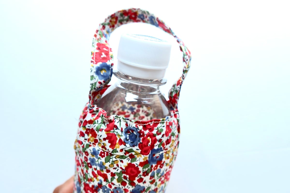 ペットボトルカバー・ジョアンナルイーズ、レッド（リバティプリント