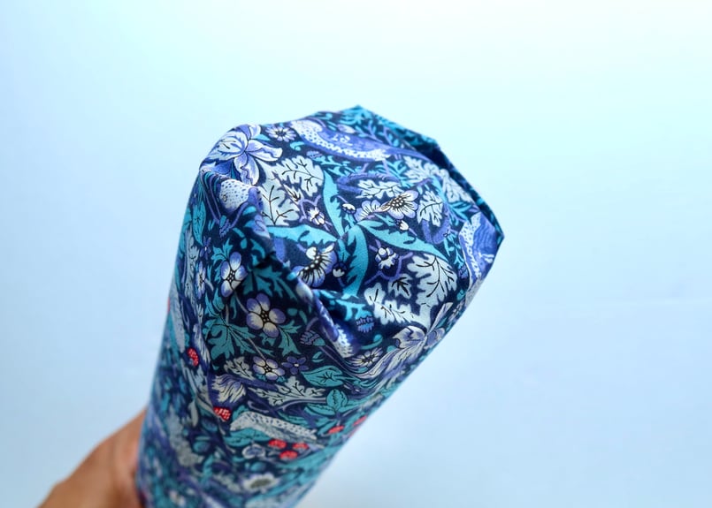 ペットボトルカバー・ストロベリーシーフ・ブルーレッド（リバティ