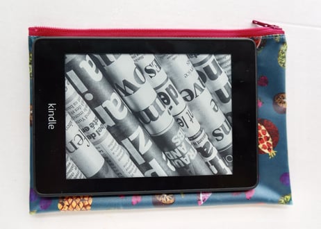 リバティKindleポーチ・ピエトラデュラ・ダークブルーグリーン
