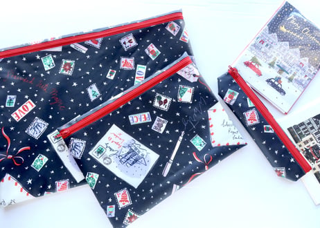 A4ポーチ・スタンプドウィズマジック・ネイビー （リバティプリント・ラミネート）  ※お客様レビューあり
