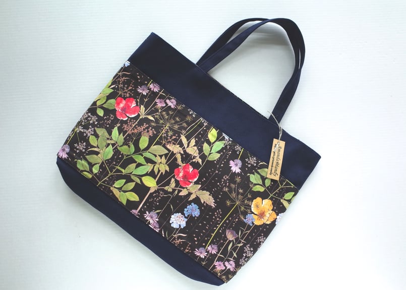 リバティ リバーシブルトートバッグ イルマ・ブラック | Amanda Mandy