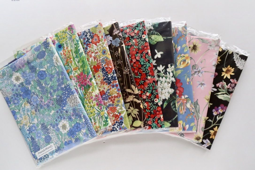 リバティブックカバー大・トレスコ・カラフル | Amanda Mandy